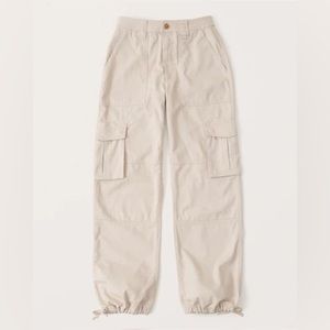 Abercrombie & Fitch 90s Baggy Cargo Pants in Tan